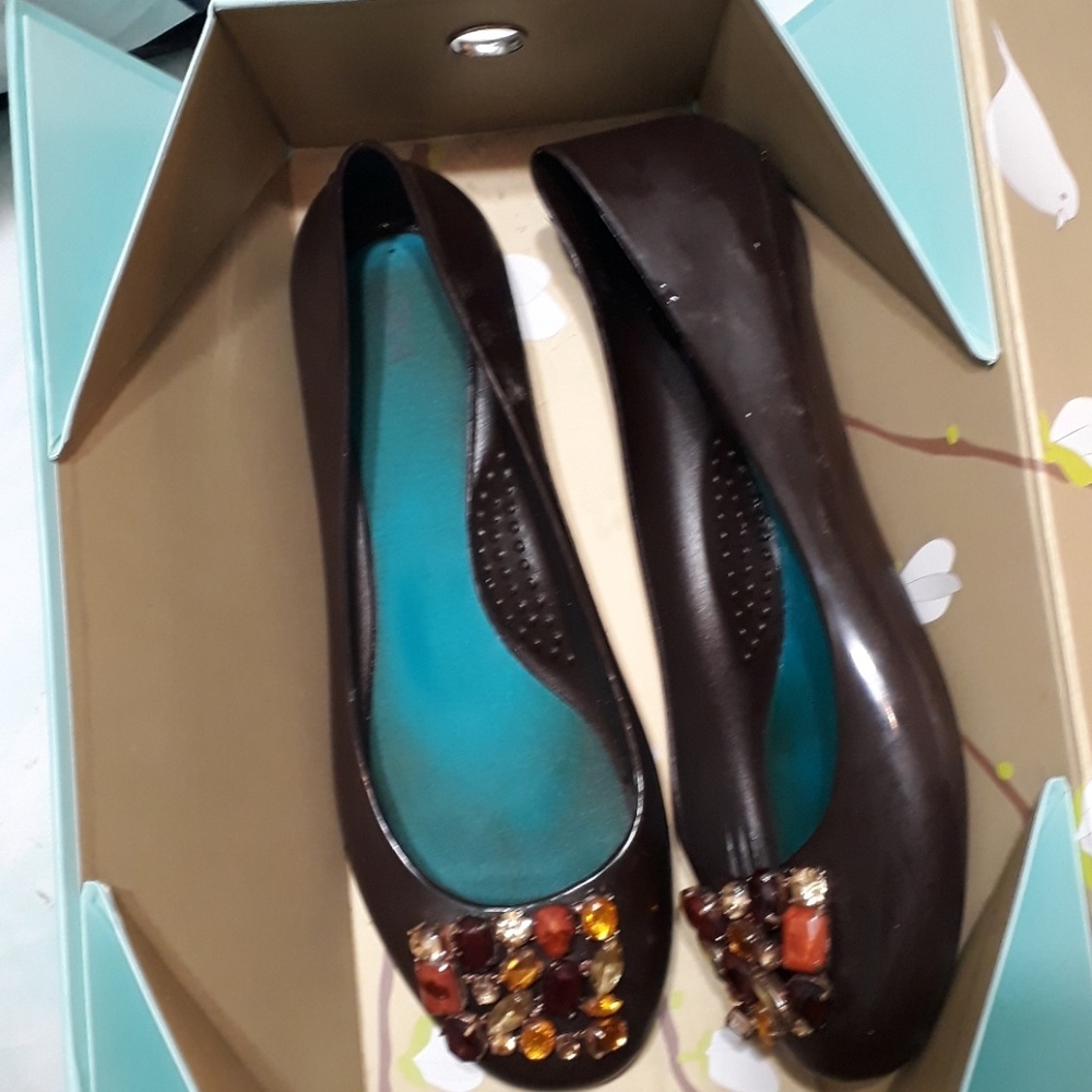 Brown ballet flats